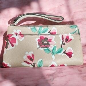 Like New Guess Floral Wristlet